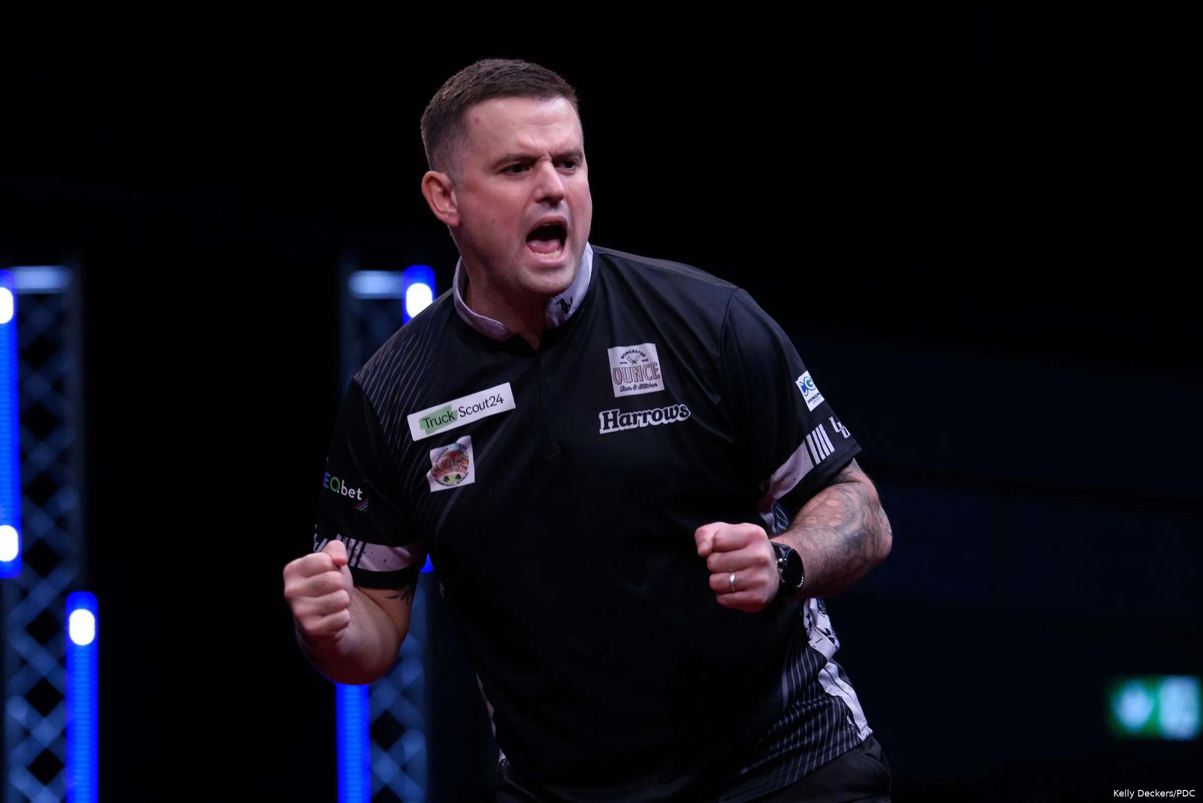Luke Woodhouse thrashes Dirk van Duijvenbode to reach semifinals at